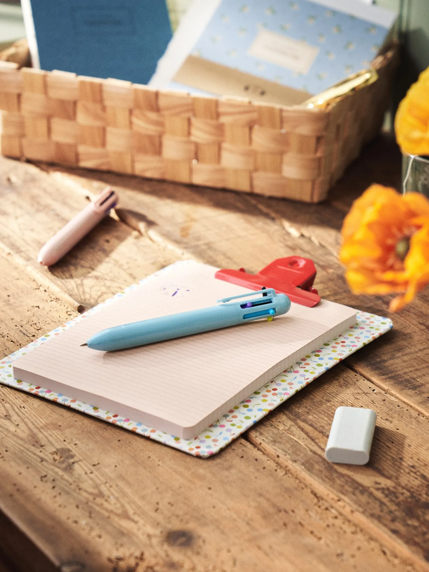 Mehrfarbiger Kugelschreiber