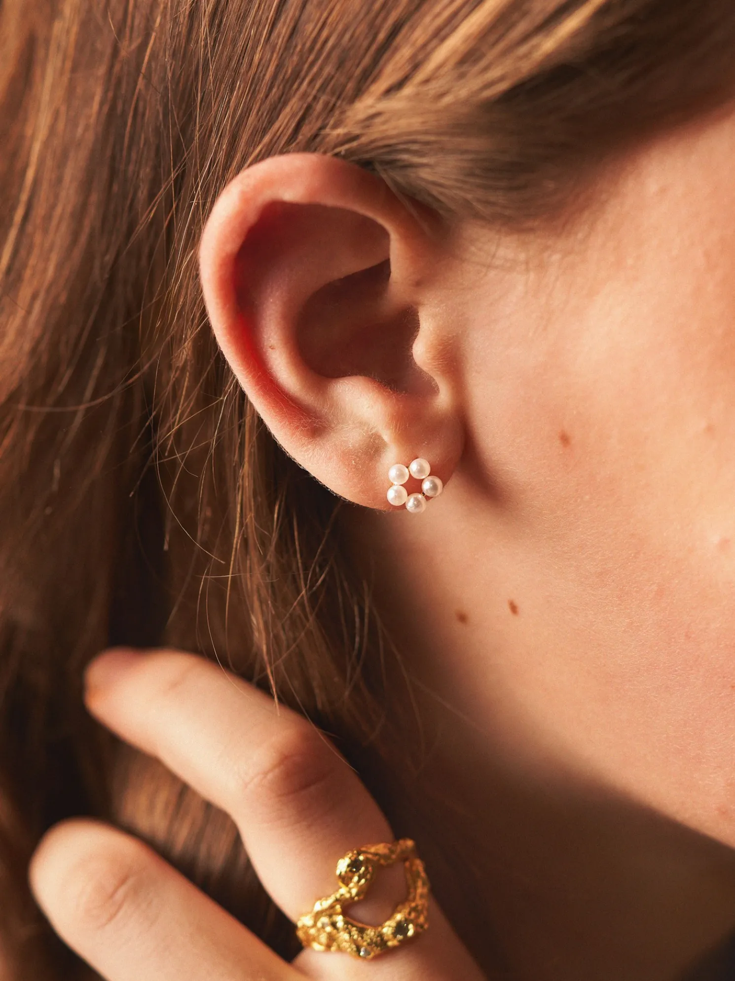 Phine Perlenblumen-Ohrringe