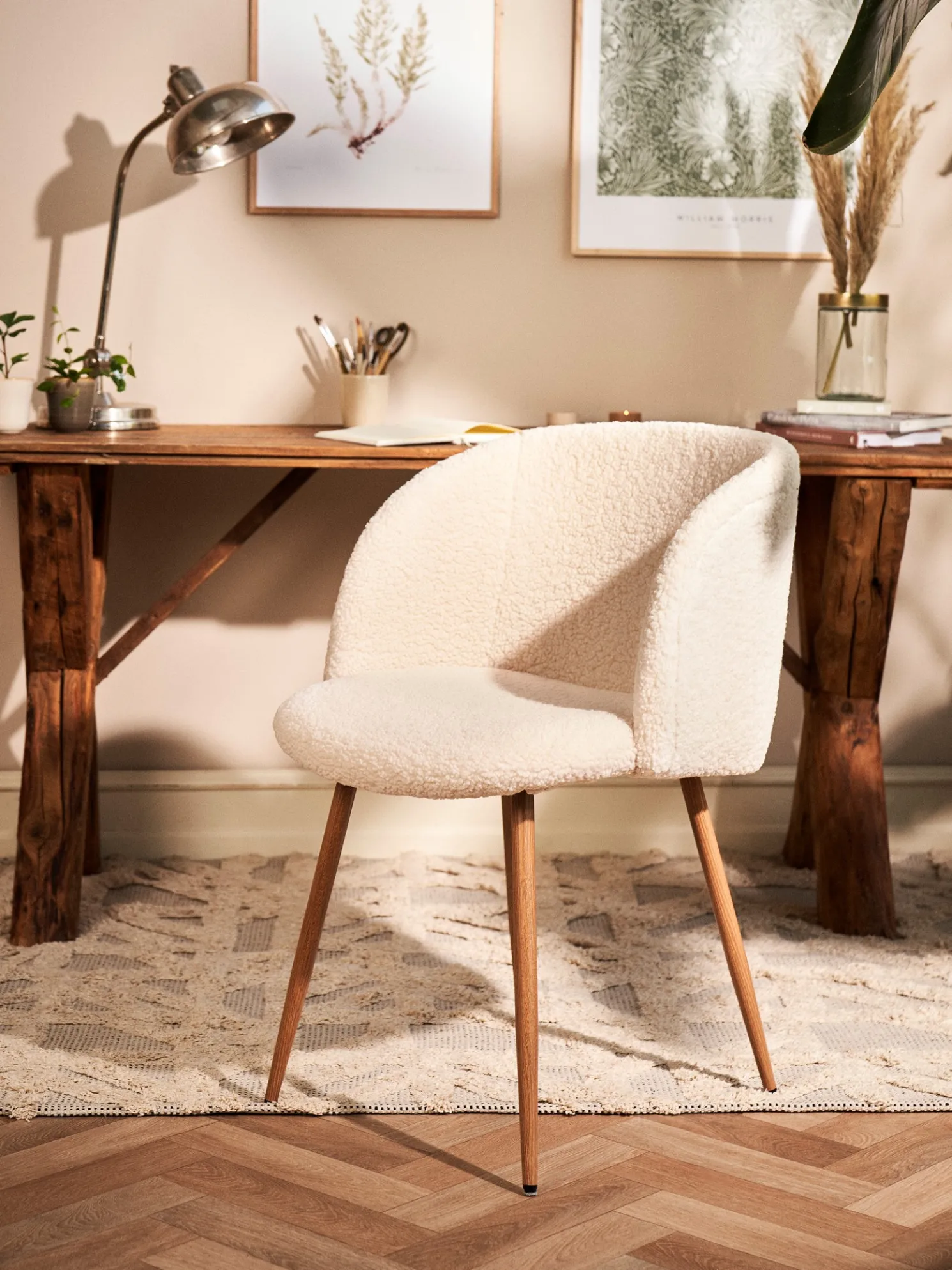 Stuhl Mit Teddystoff-Bezug