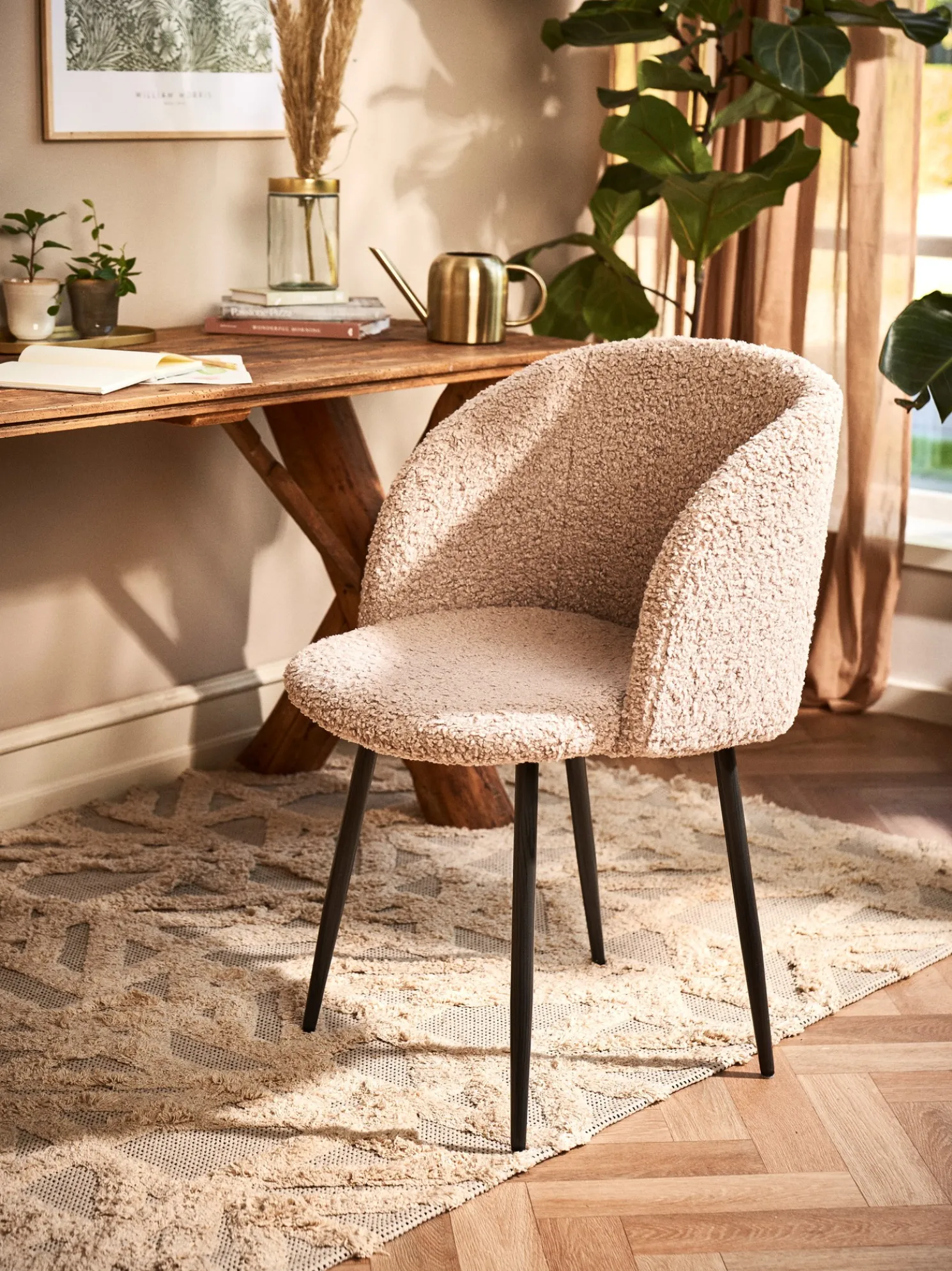 Stuhl Mit Teddystoff-Bezug